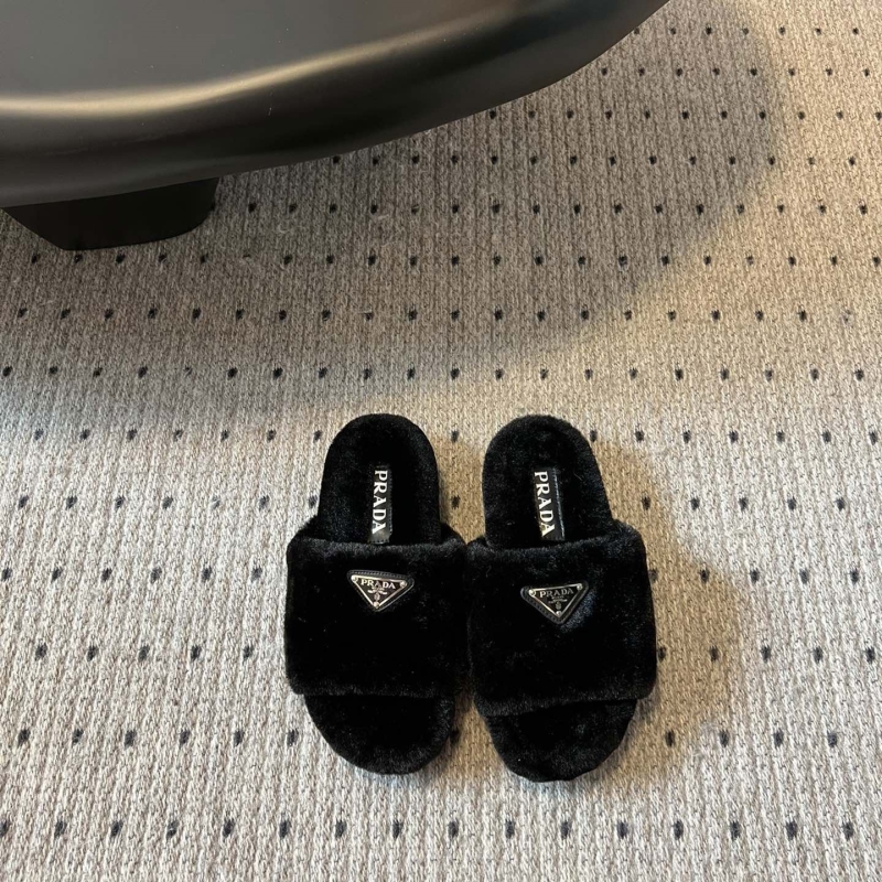Pra*a slippers